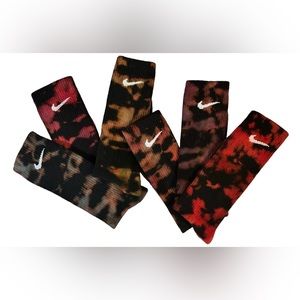 NIKE REVERSE TIE DYE SOCKS